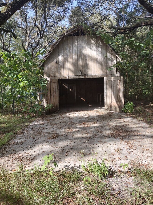 Building Photo - 3 bedroom 2 bathroom Home on 2 1/5 acres