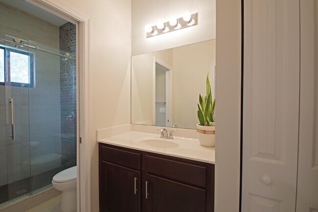 Building Photo - 4214 N Dixie Hwy