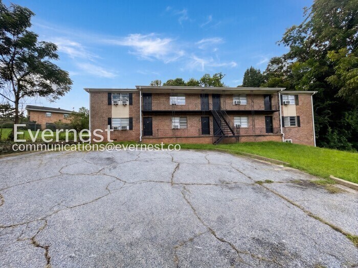 Building Photo - 4527 Glade Rd
