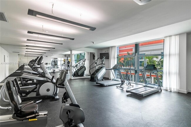 Building Photo - 350 NE 24th St