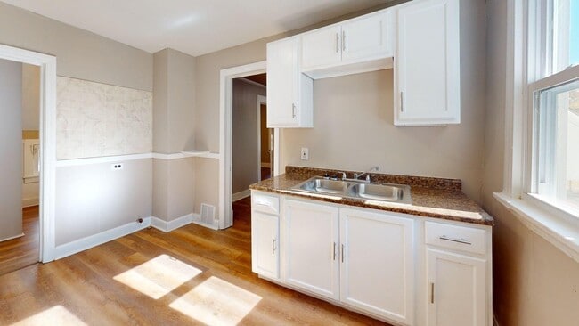 Building Photo - 2818 E 119th St