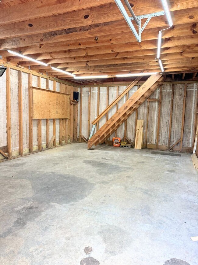 Building Photo - 450 Bowdon St
