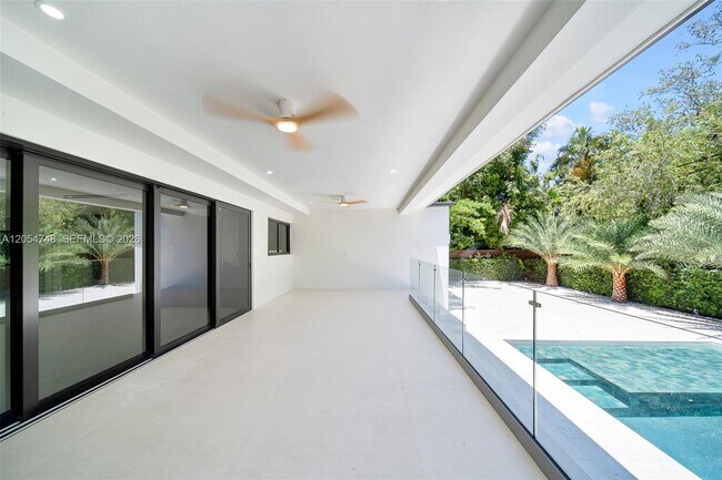 Building Photo - 899 NE 71st St