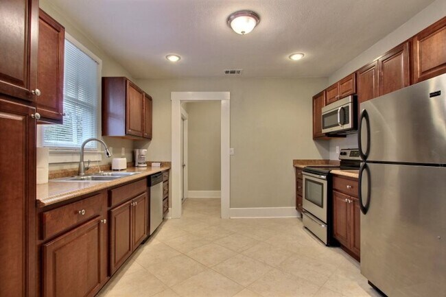 Building Photo - Large 3BR/2BA Ardsley Park Area House For ...