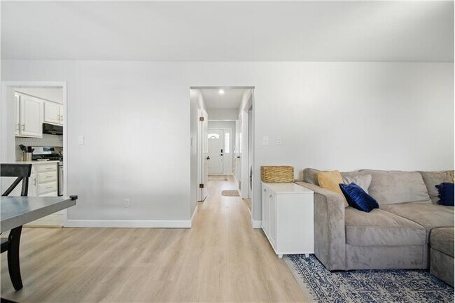 Building Photo - 2267 Greenwell Rd
