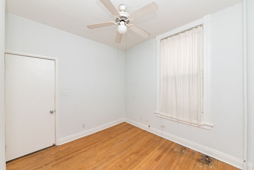 Building Photo - 1849 N Lincoln Ave