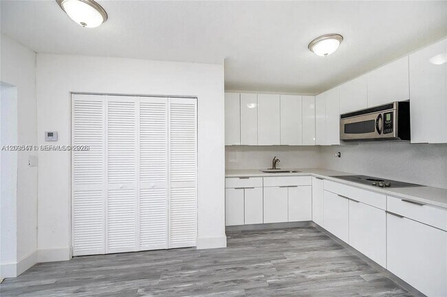 Building Photo - 11950 SW 182nd Terrace