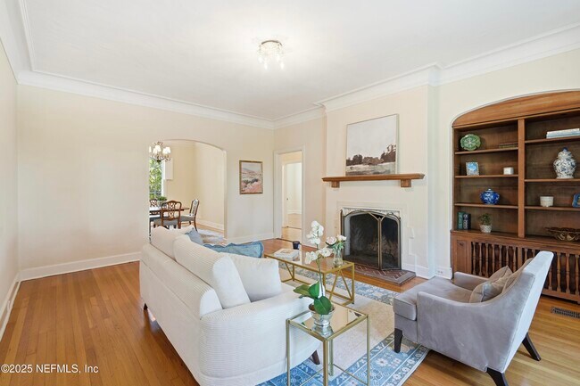 Building Photo - 3319 Pine St