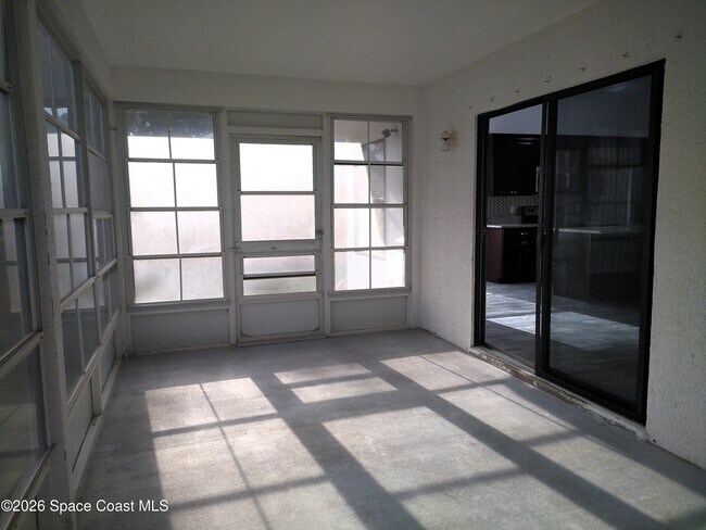 Building Photo - 3619 Egret Dr
