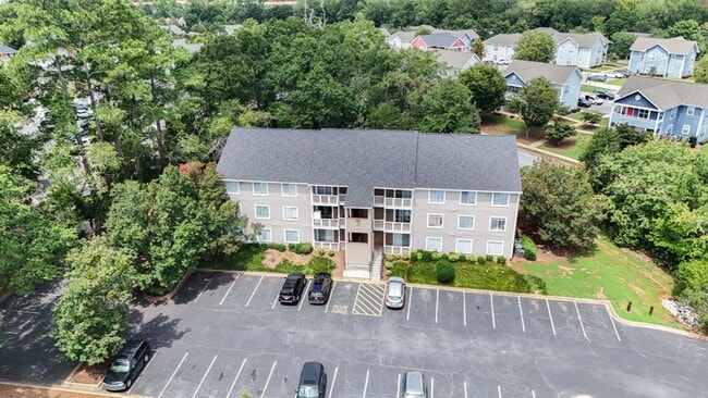 Building Photo - 220 Elm St