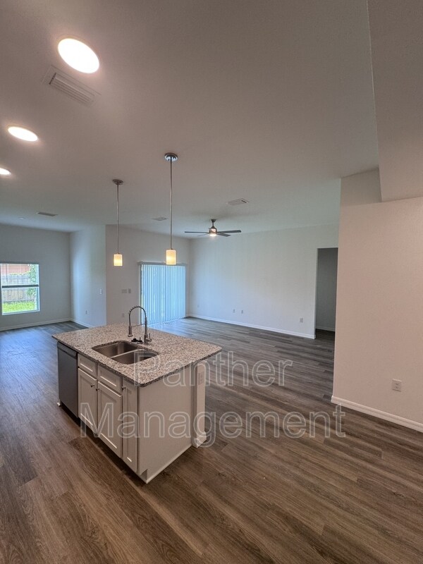 Building Photo - 966 Hood Ave NW
