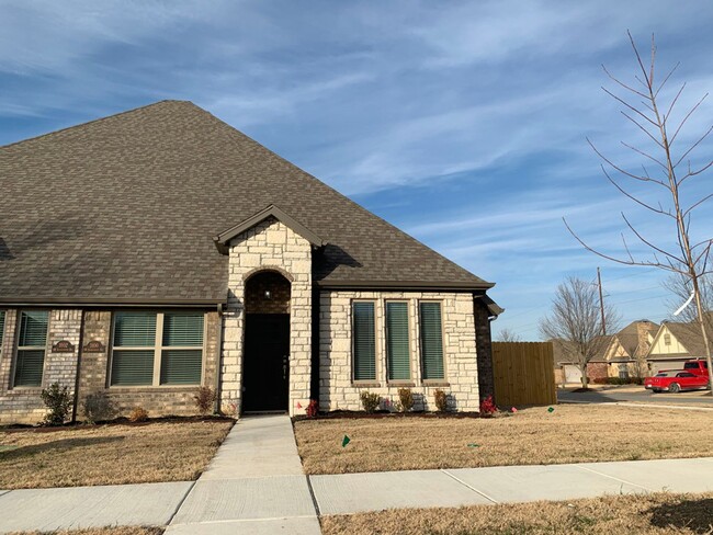 Primary Photo - Executive Townhome in Bentonville