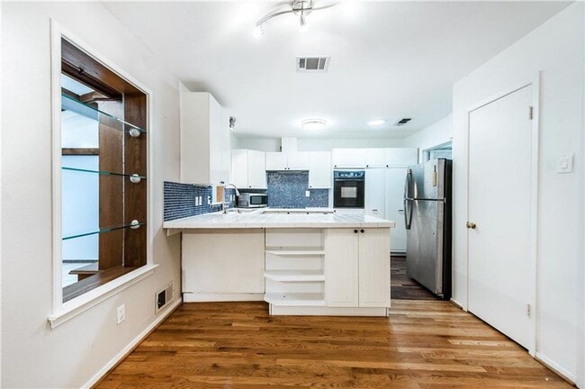 Building Photo - Updated White Rock Lake Area Duplex