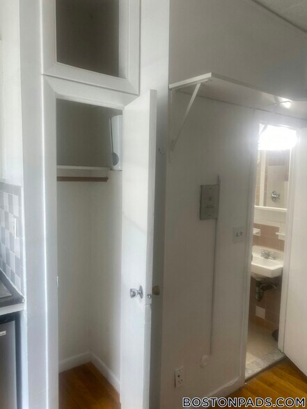 Building Photo - 28 S Huntington Ave