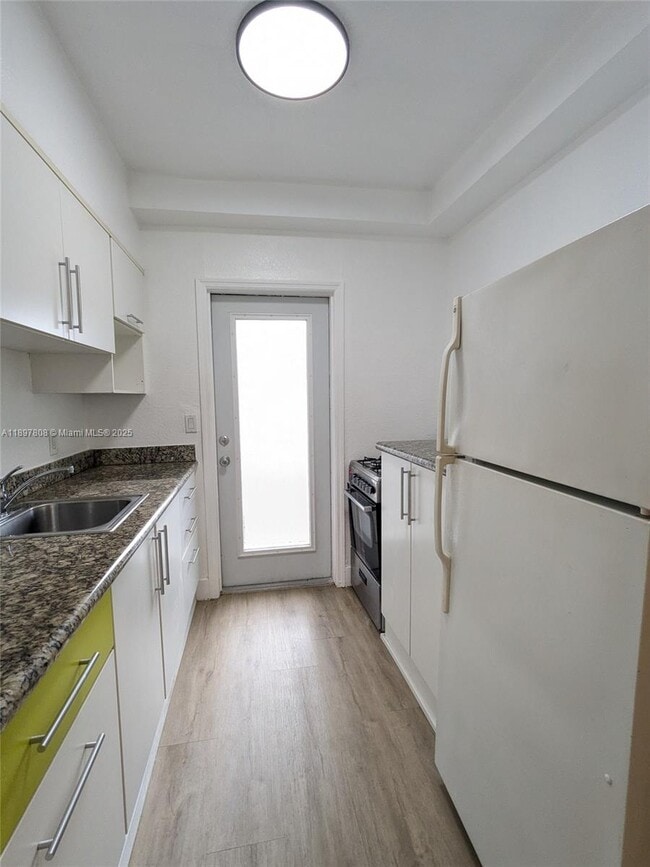 Building Photo - 6930 Rue Vendome