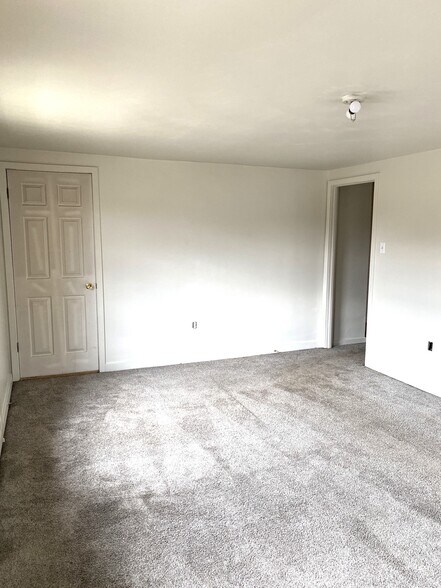 Building Photo - 1224 W 7th St