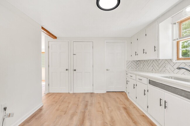 Building Photo - 168 Wheeler St