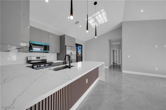 Building Photo - 317 NW 17th Pl