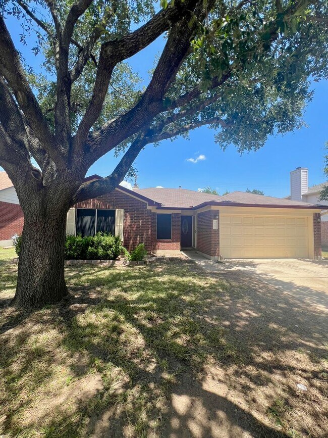 Primary Photo - Cozy Home with Large Backyard in Quiet Rou...