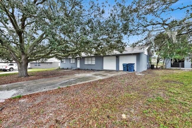 Building Photo - 815 Sherwood Dr