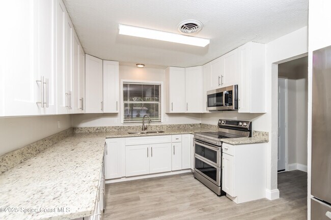 Building Photo - 1710 Jordan Dr