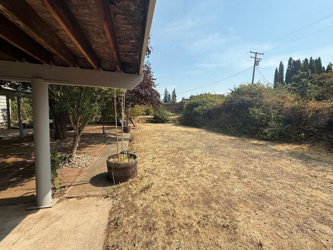 Building Photo - 2 Bedroom Home for Rent in Hood River
