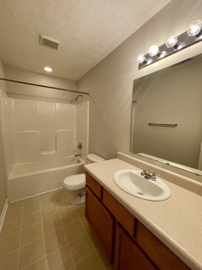 Building Photo - 125 Primrose Ln