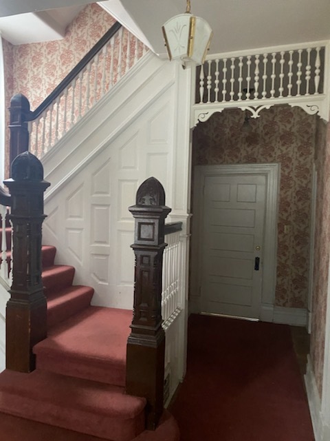 Foyer - 713 Bank St