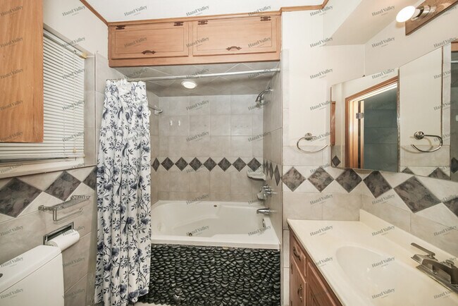 Building Photo - 3225 NW 35th Pl