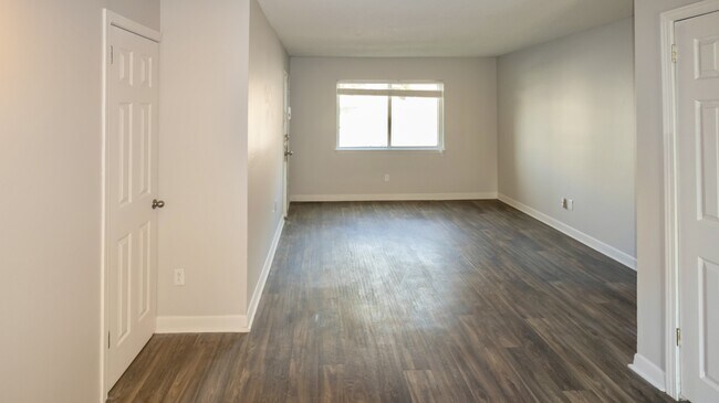 Building Photo - 1000 Beacon Pkwy E