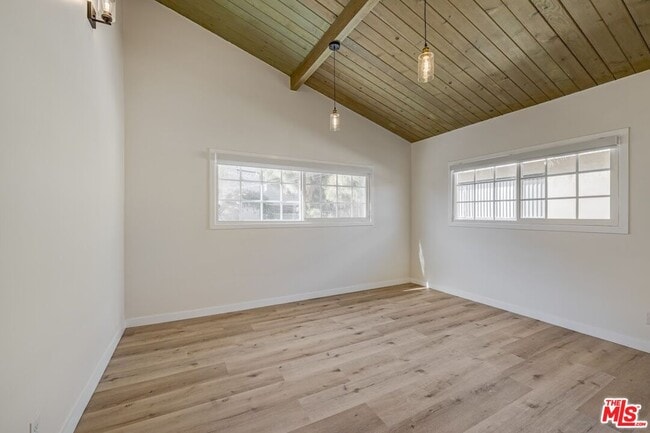 Building Photo - 853 S Bedford St