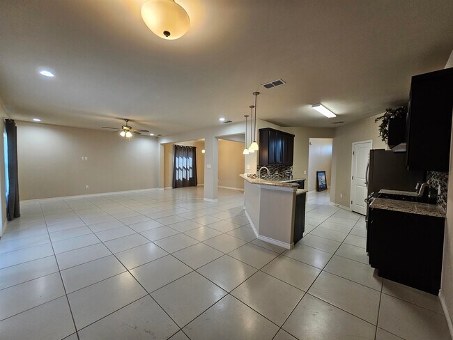 Building Photo - 218 John Irving Dr