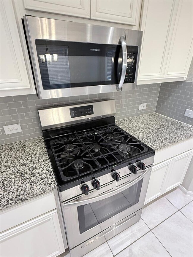 Building Photo - 13813 Geelong Dr