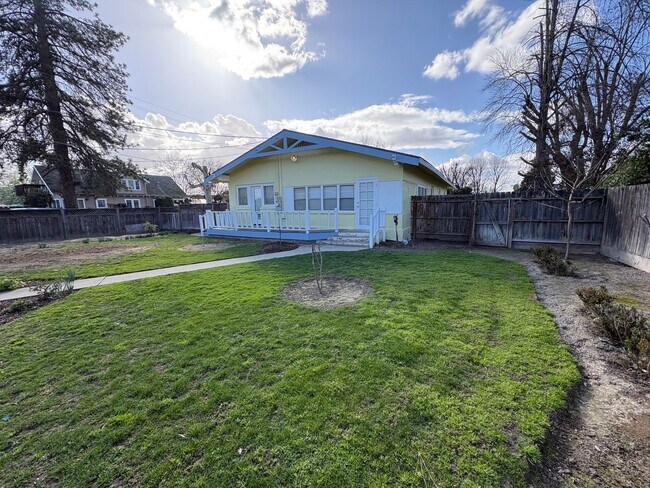 Building Photo - 1424 18th Ave