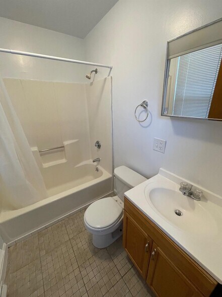 Building Photo - 14 Garrison Ave