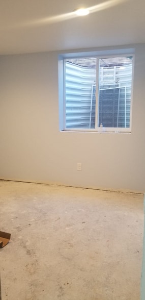 Building Photo - 2224 Clearview Ave