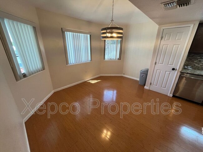 Building Photo - 51865 Avenida Velasco