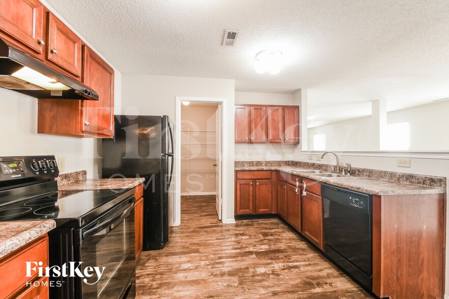 Building Photo - 12663 Republic Dr