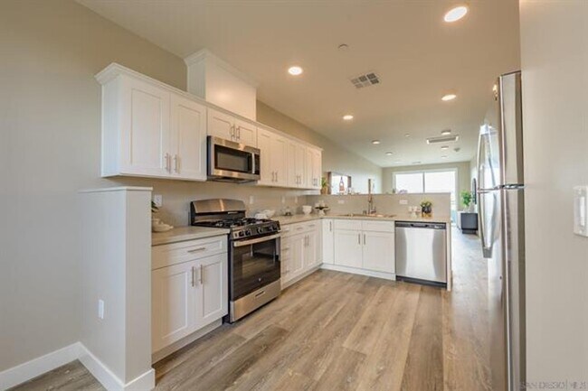 Building Photo - 2 Bed 2 Bath for Rent in Escondido