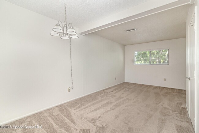 Building Photo - 204 Seminole Ave W