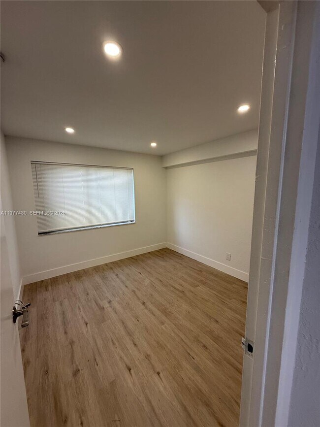 Building Photo - 5911 Washington St