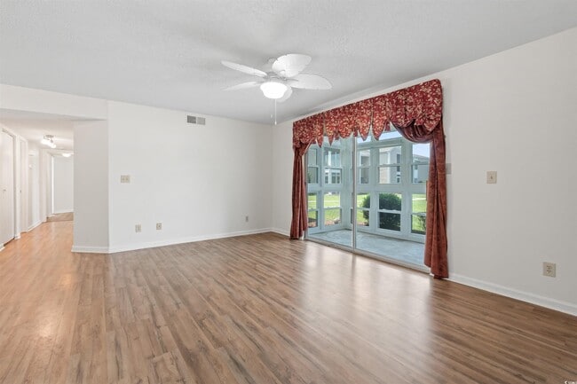 Building Photo - 2122 Clearwater Dr