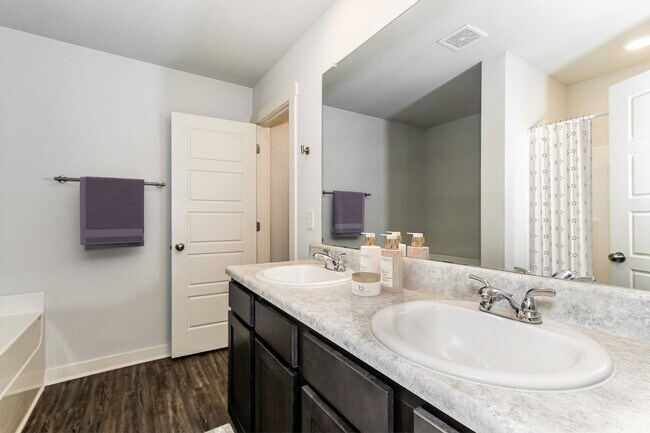 Building Photo - 5520 Cathwick Dr