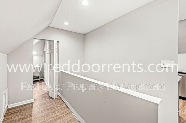 Building Photo - 2345 N Kenwood Ave