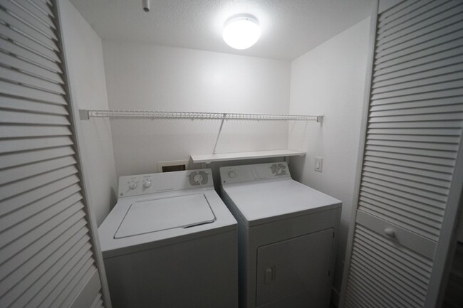Building Photo - SHOWINGS AVAILABLE NOW