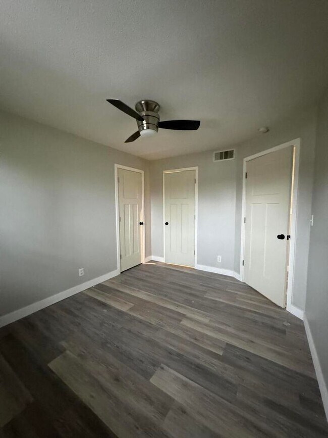 Building Photo - 3405 Balboa Ln