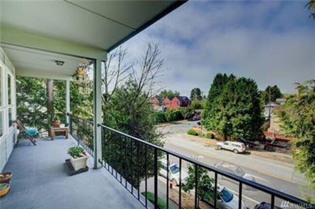 Building Photo - 5956 Fauntleroy Wy SW