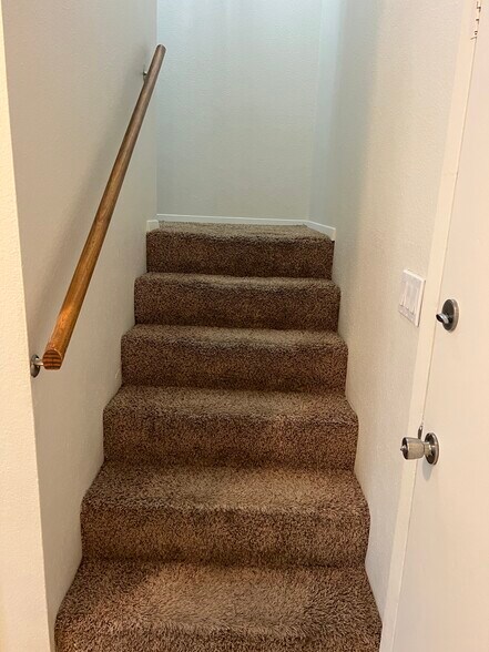 Building Photo - 1108 S Pond St