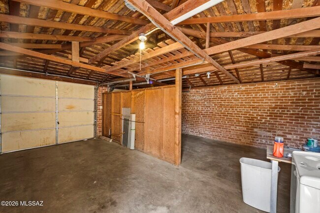 Building Photo - 1202 N Tucson Blvd