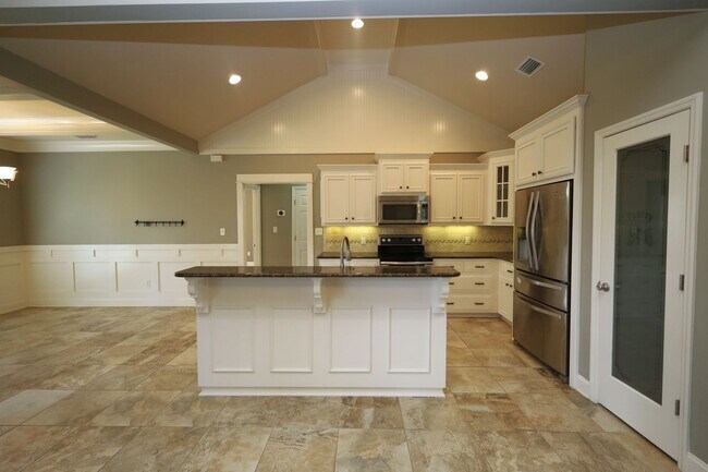 Building Photo - 4634 Amelia Cir